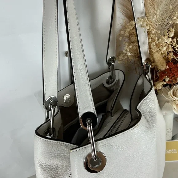 Michael Kors Raven White Silver Floral Flower Stud Shoulder Hand Bag Leather - Picture 6 of 15